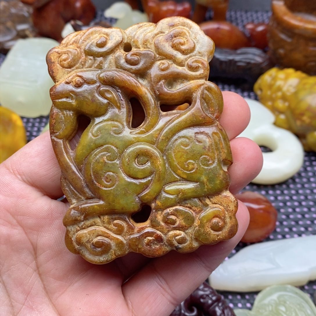 蛇纹石玉颈饰未镶嵌