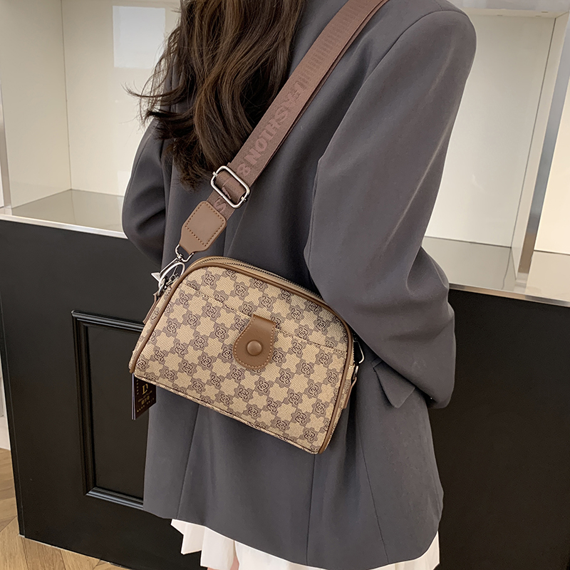 拉链暗袋单肩复古风休闲风斜挎包网红夏季洋气手机包肩包复古