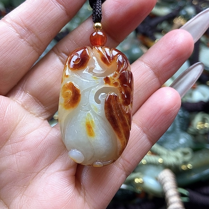 和田玉颈饰足铂镶嵌