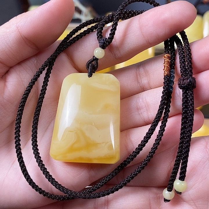 K***a琥珀未镶嵌裸石无事牌