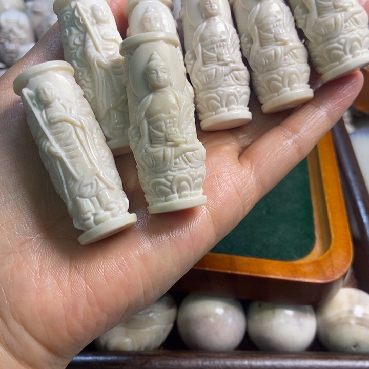 配饰鹿角雕刻一个出