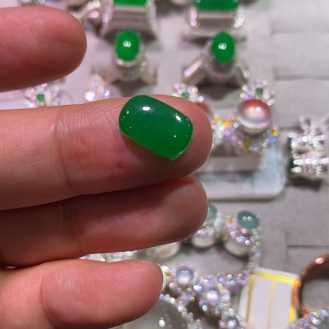 定制翡翠未镶嵌正阳绿13.2mm