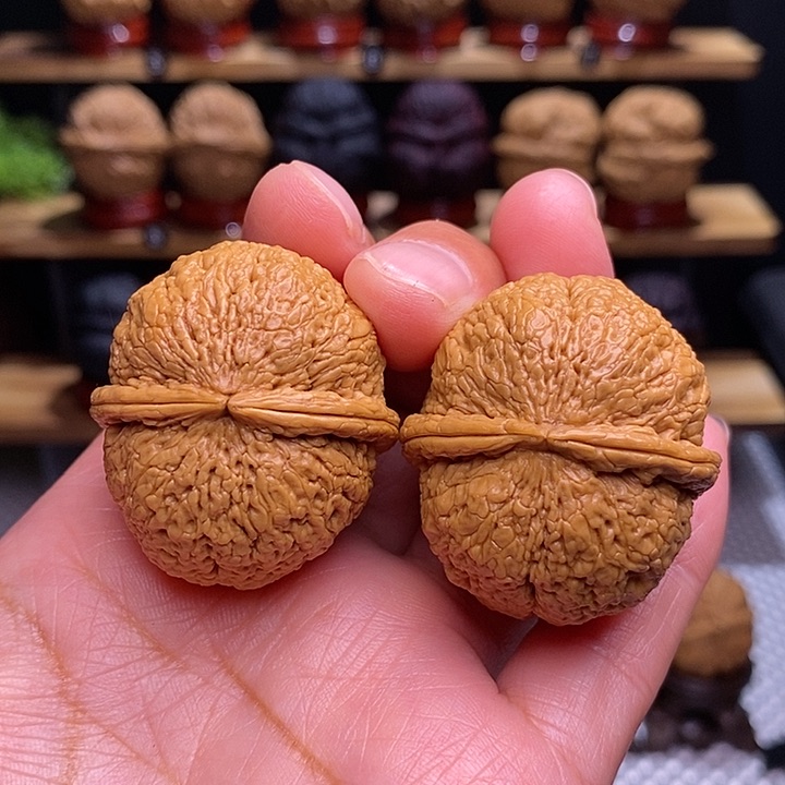 文玩核桃把件脑纹元宝6