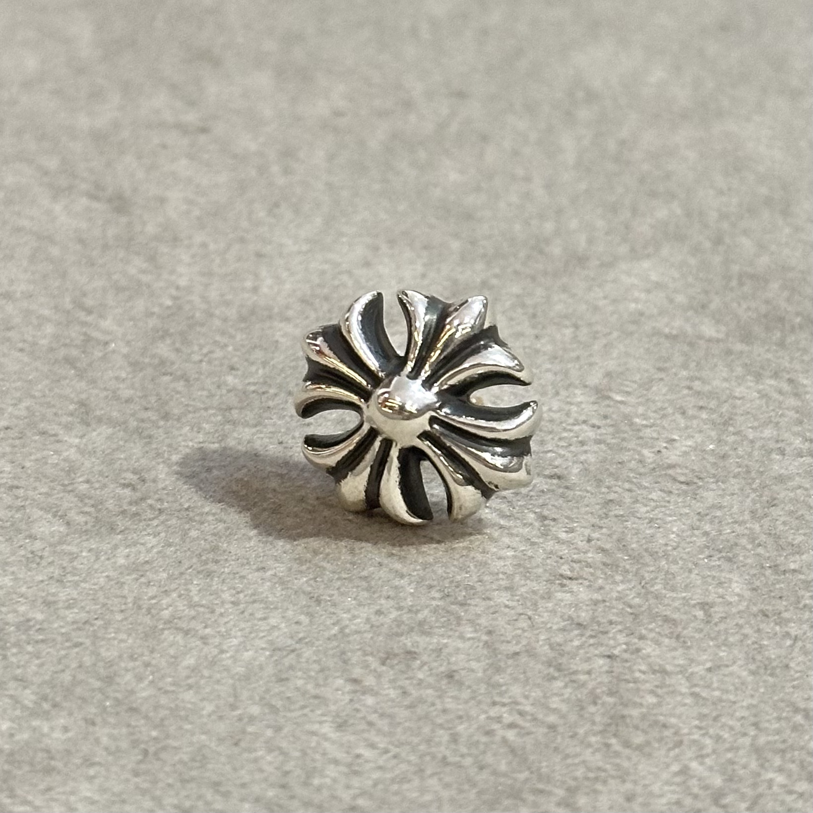 925银银制品 Chrome Hearts克罗心 中号大十字花耳钉耳钉