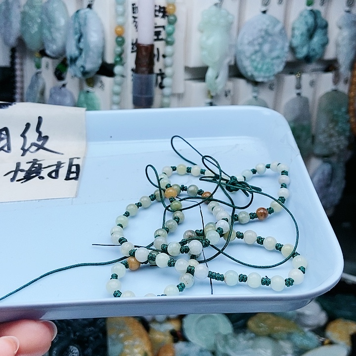 颈饰足铂镶嵌翡翠翡翠