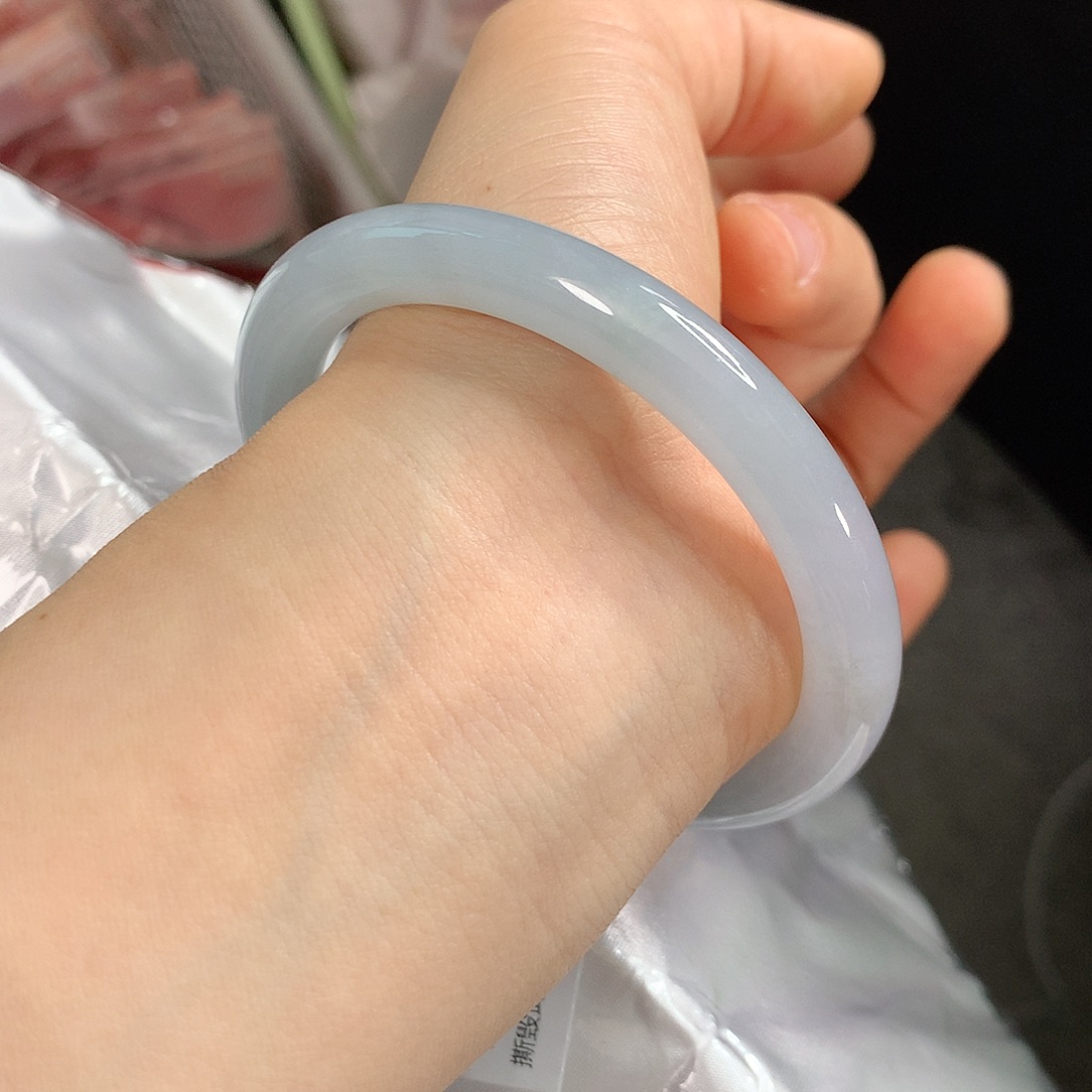 翡翠手镯未镶嵌 圆条①⑦⑥
