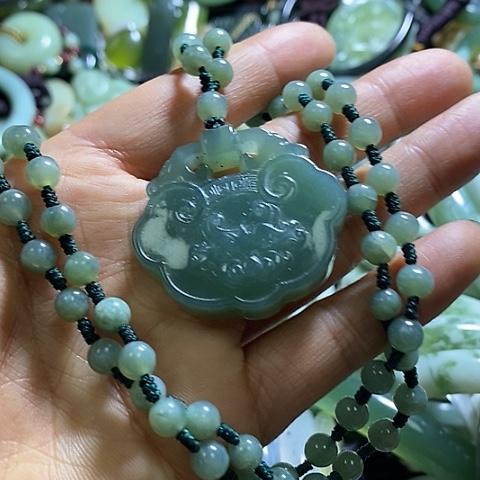 岫玉颈饰未镶嵌一个