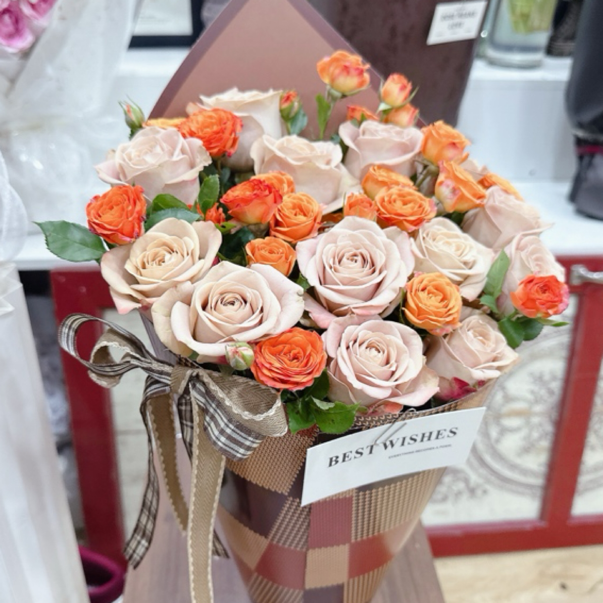 美拉德色系冰淇淋花筒卡布奇诺香槟红玫瑰橙芭比泰迪向日葵尤加利叶鲜花搭配花束