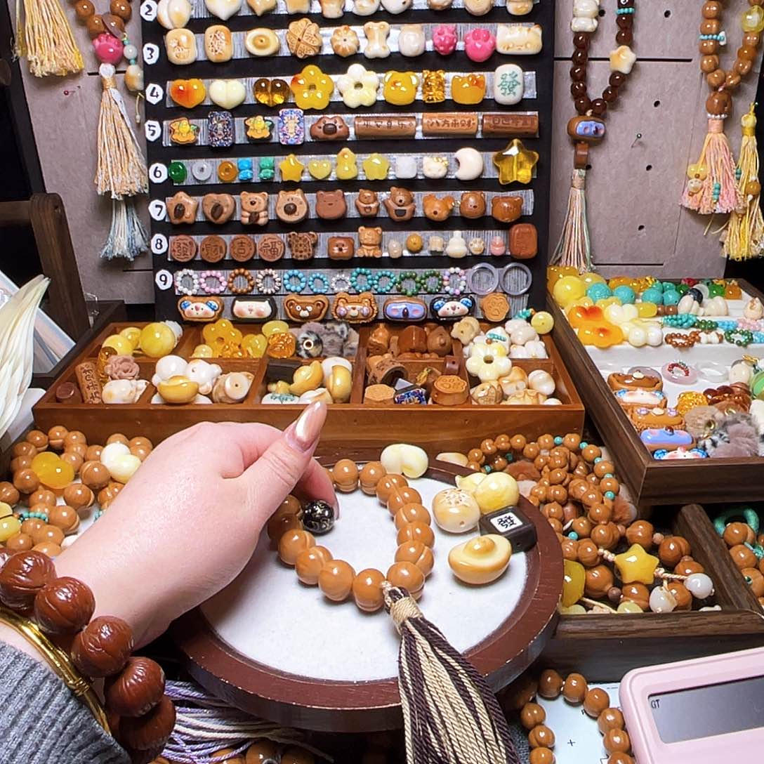 手串猴头核桃?****糊黑金珠 咖色流苏