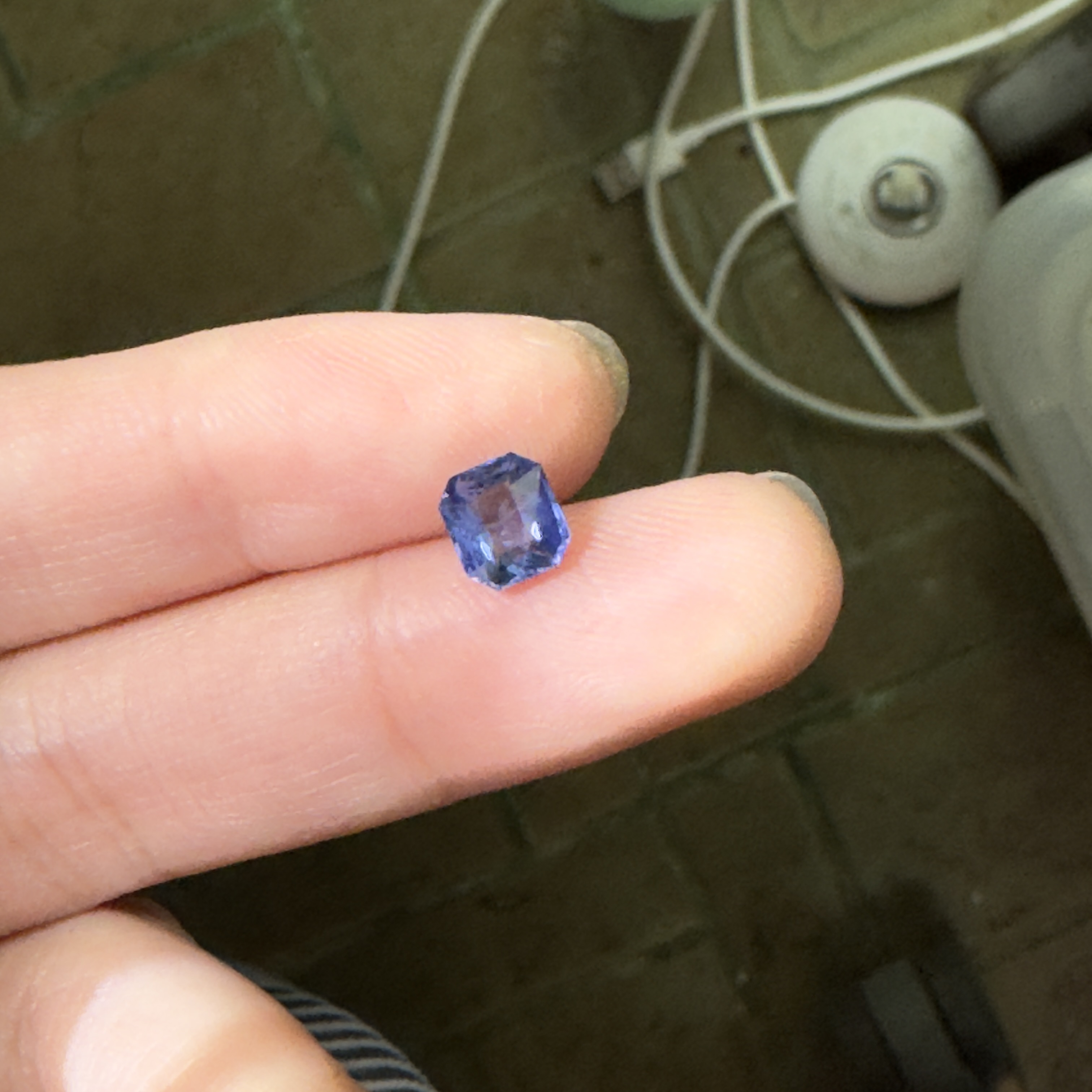 22H884 有烧矢车菊蓝蓝宝石 1.1克拉