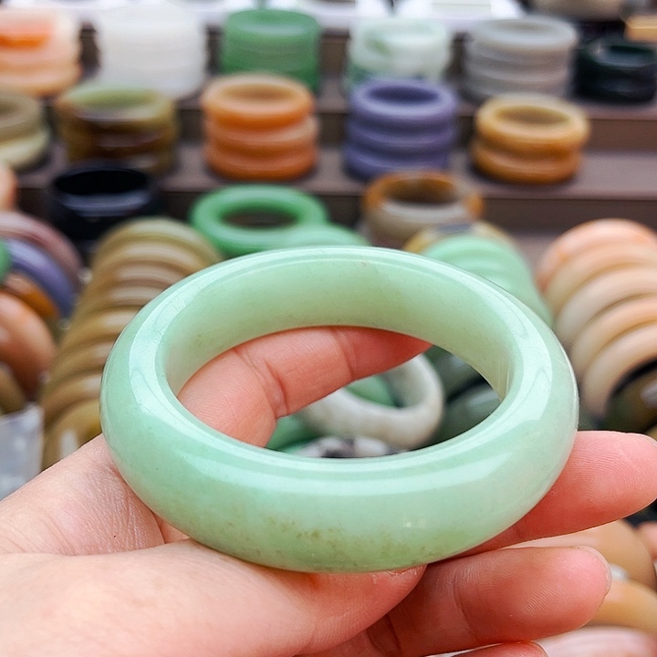 未镶嵌手镯（圆镯）石英质玉1****