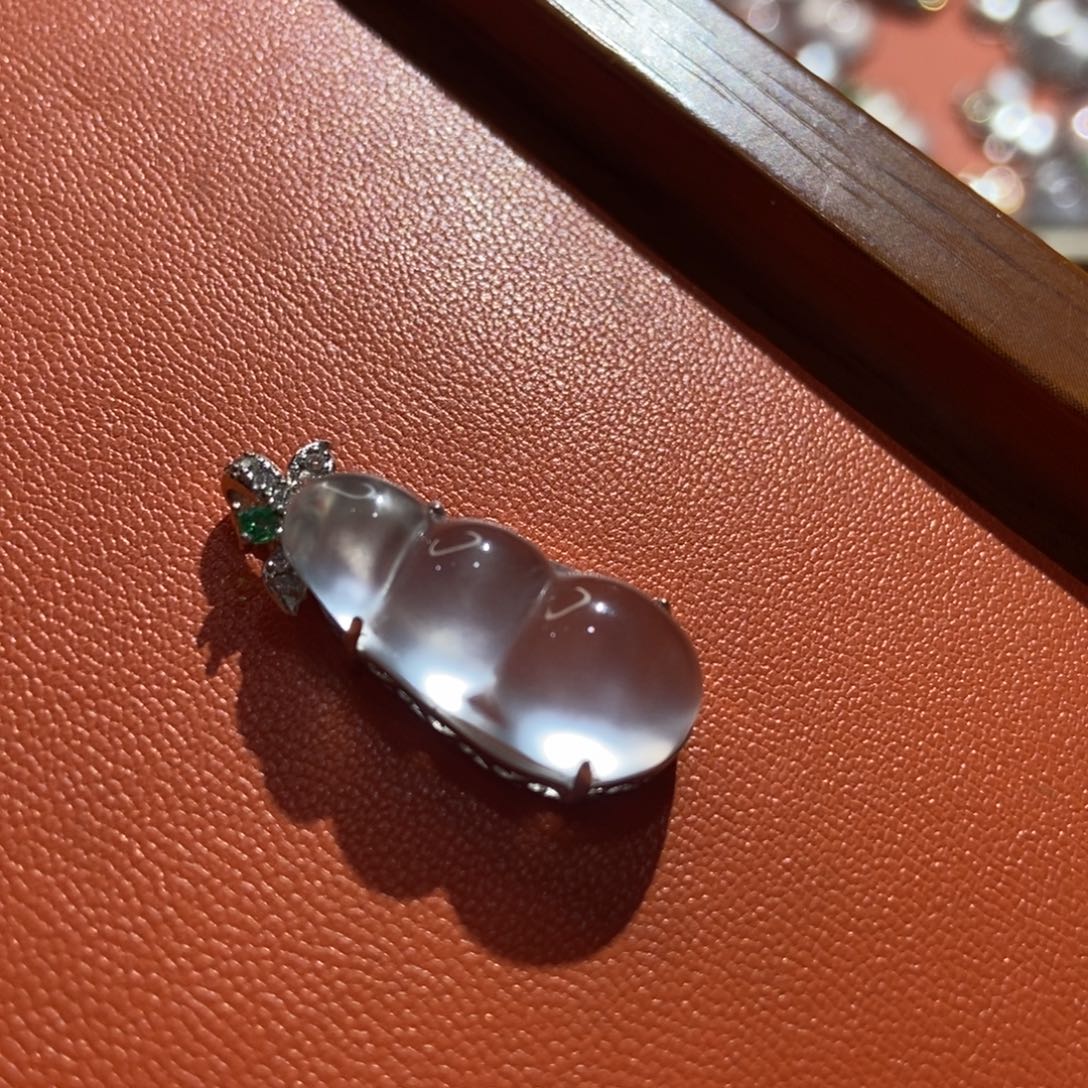 家****石英质玉银S925镶嵌颈饰