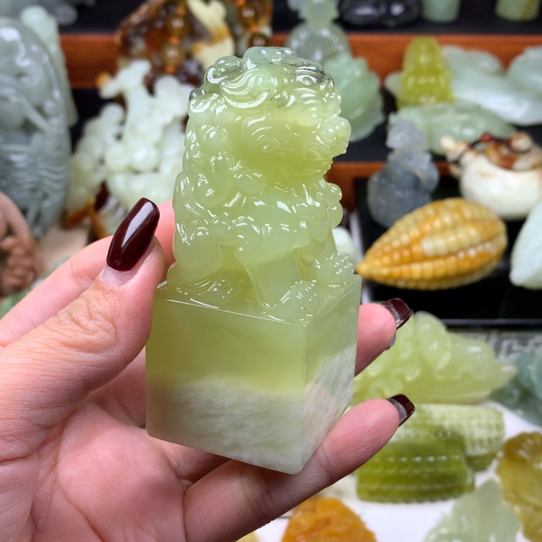 岫玉手把件未镶嵌