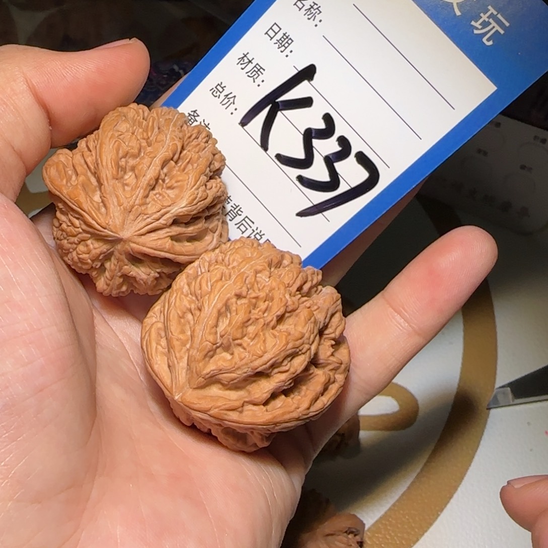 ****鱼文玩核桃吊坠粗筋