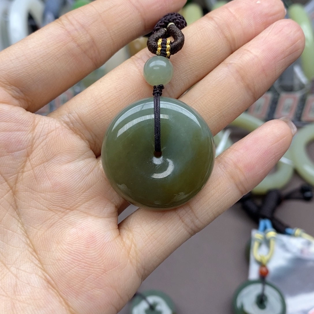 和田玉吊坠(不含链)未镶嵌一**情