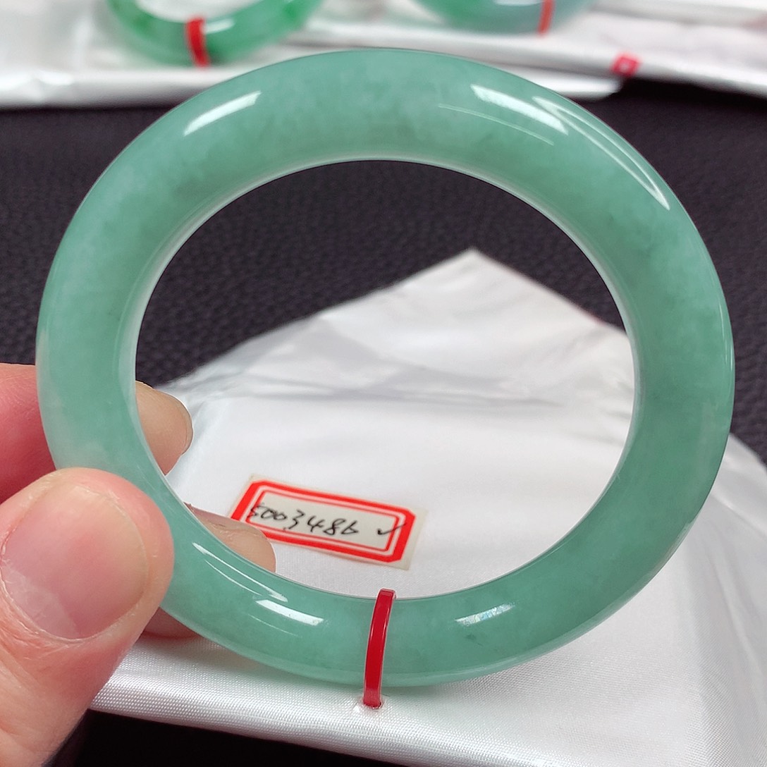 翡翠手镯未镶嵌天然翡翠手镯