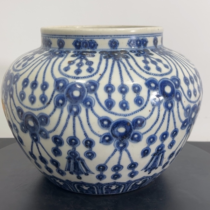 罐妙*一个青花花卉纹罐