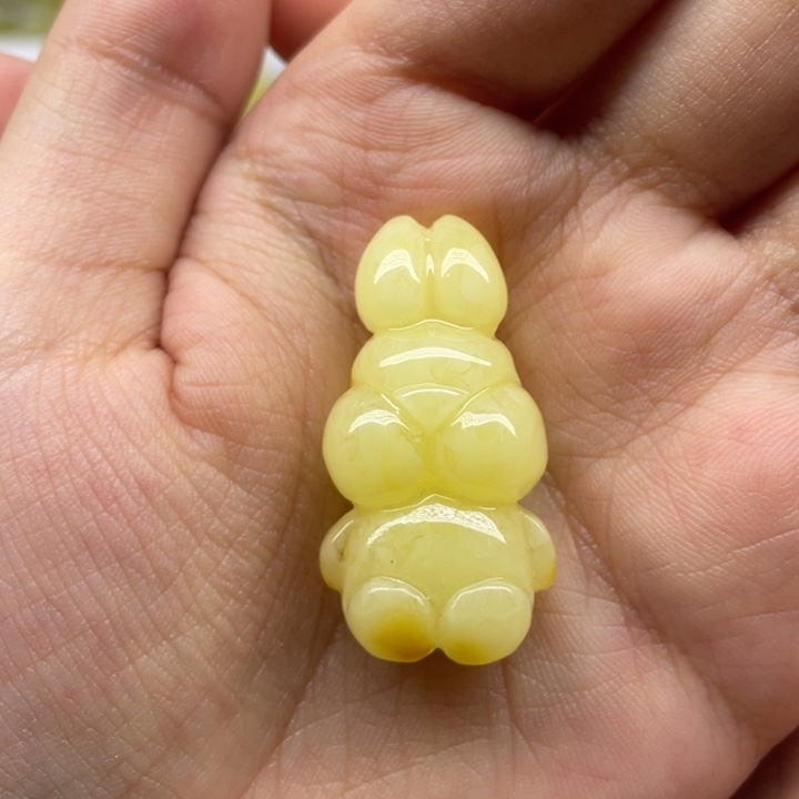 未镶嵌琥珀裸石天然琥珀蜜蜡兔子