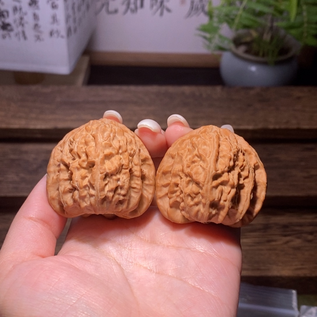 华***床文玩核桃吊坠全品43三角白狮子头