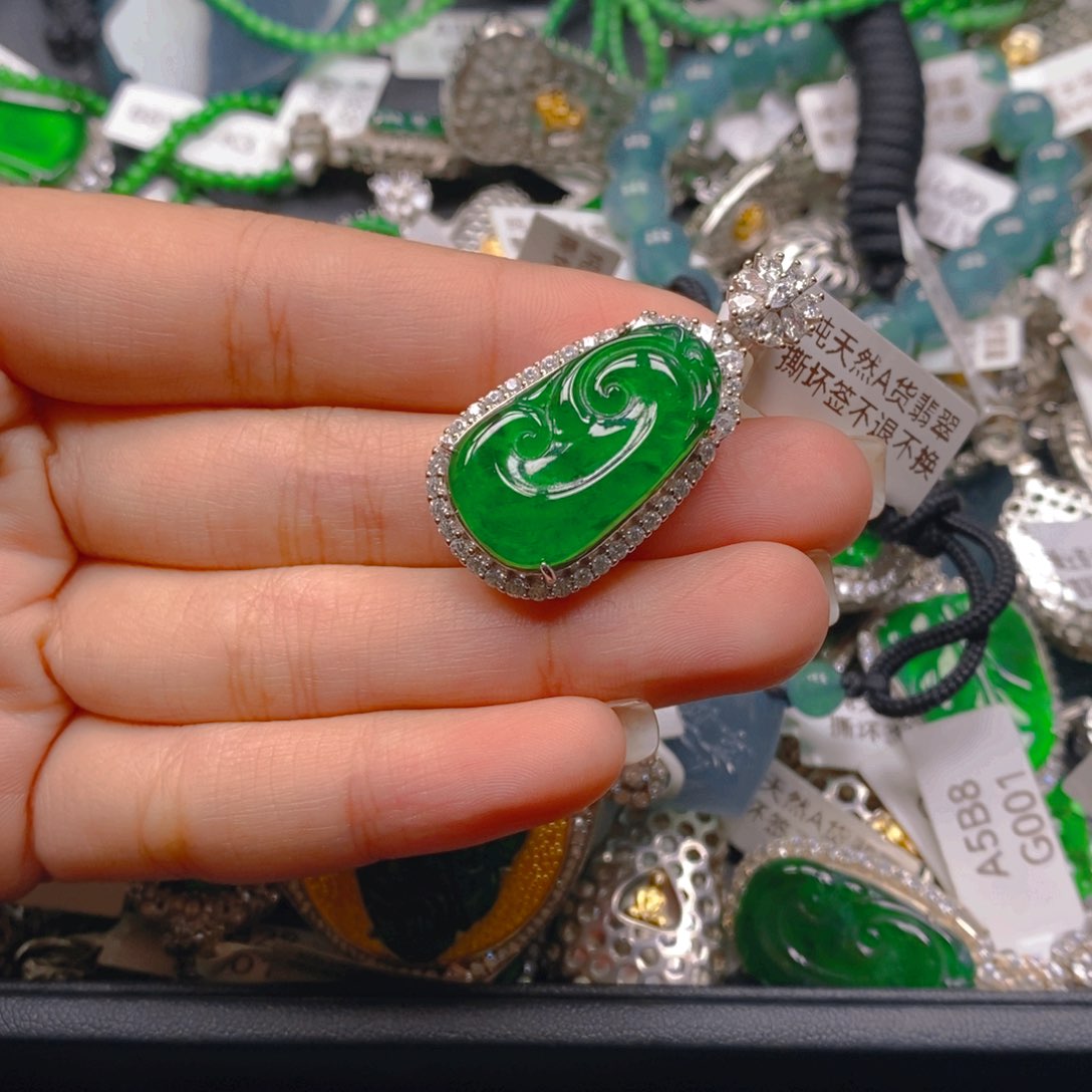 翡翠颈饰银S925镶嵌8888888888888