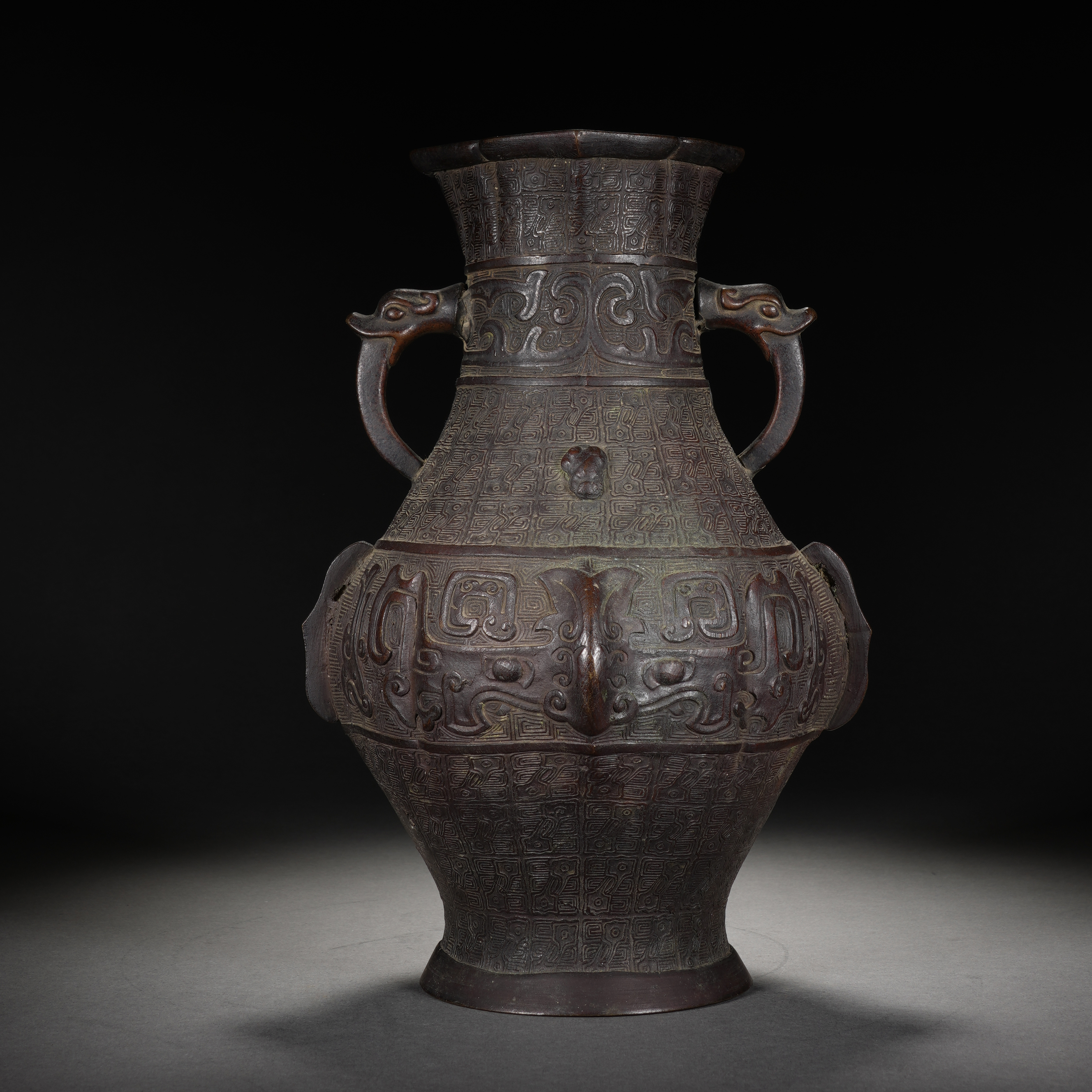 Lot41清代 铜兽面纹双耳瓶