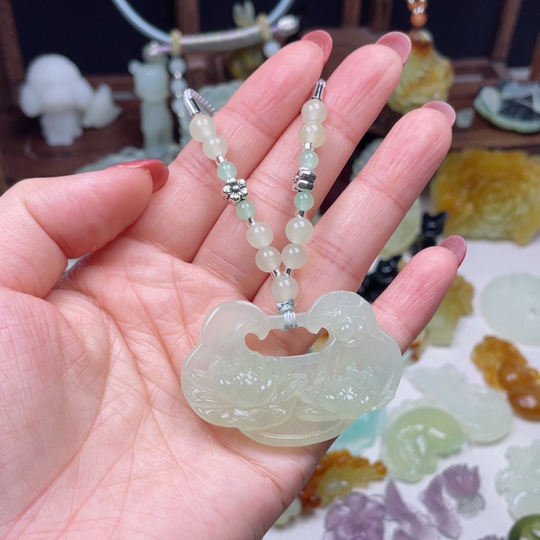 蛇纹石玉颈饰未镶嵌