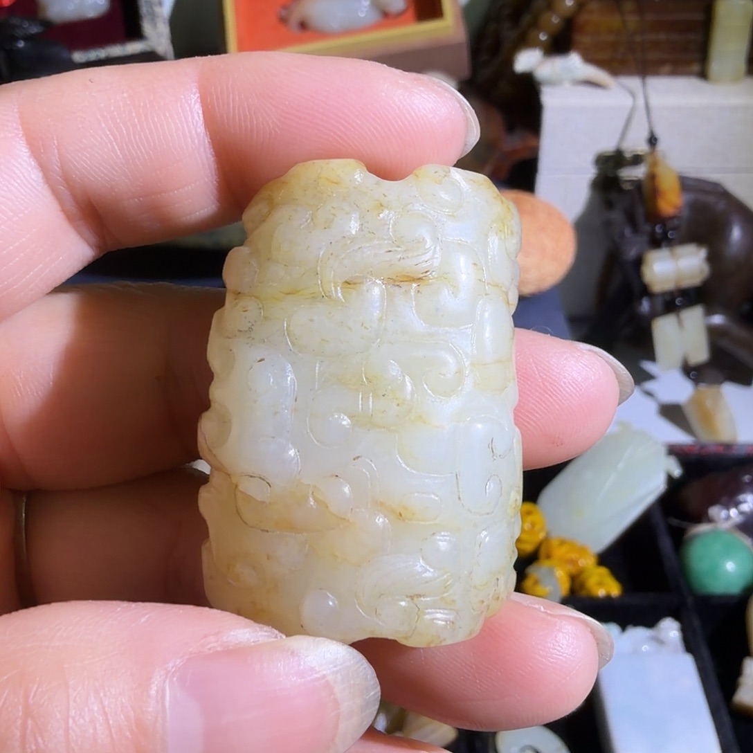 虎***福和田玉未镶嵌颈饰