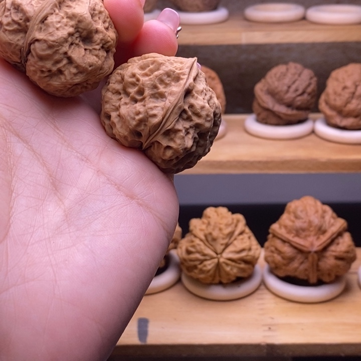 文玩核桃吊坠13。               