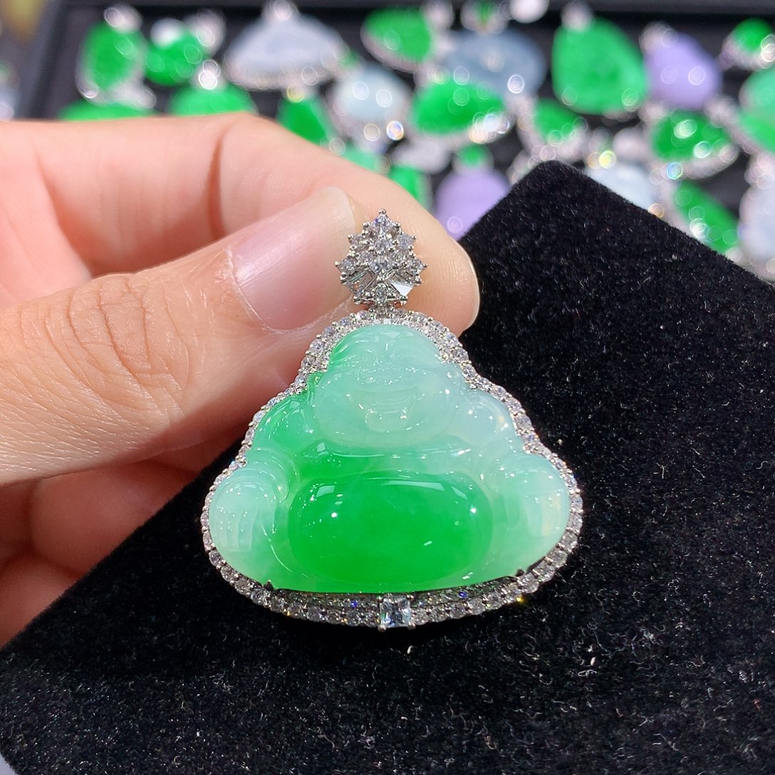翡翠18K金镶嵌颈饰