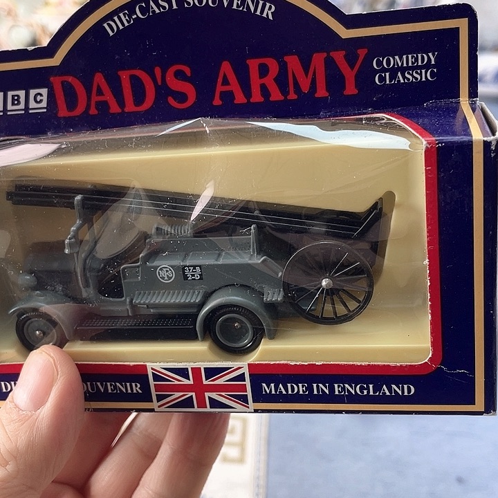 精品欧瓷小房子盘子