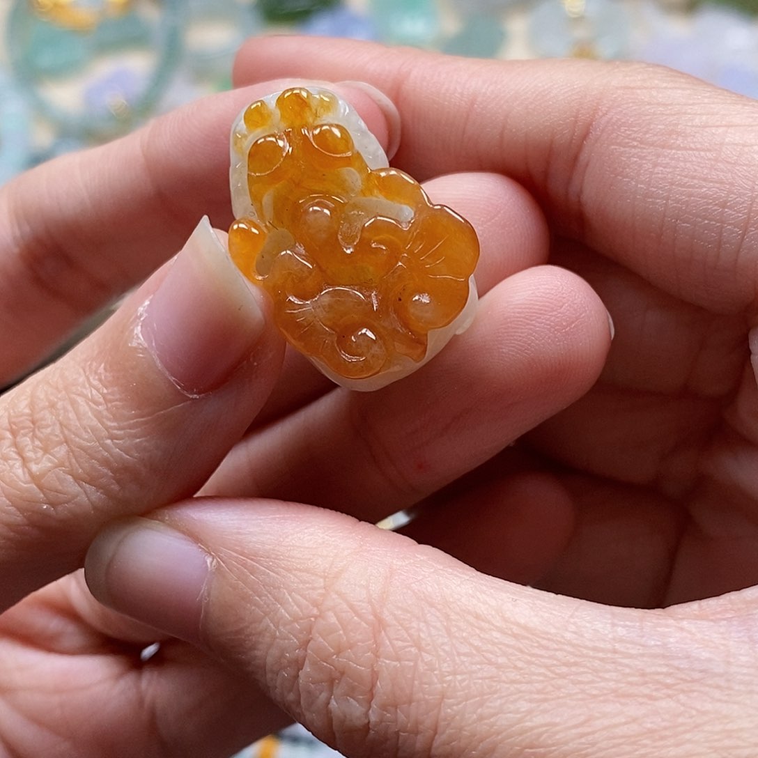 翡翠颈饰未镶嵌闪