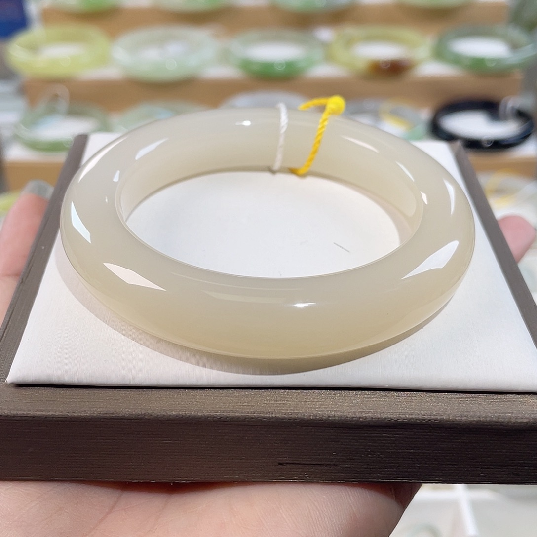 和田玉未镶嵌手镯毕业级，熟粉，无包容，捡漏