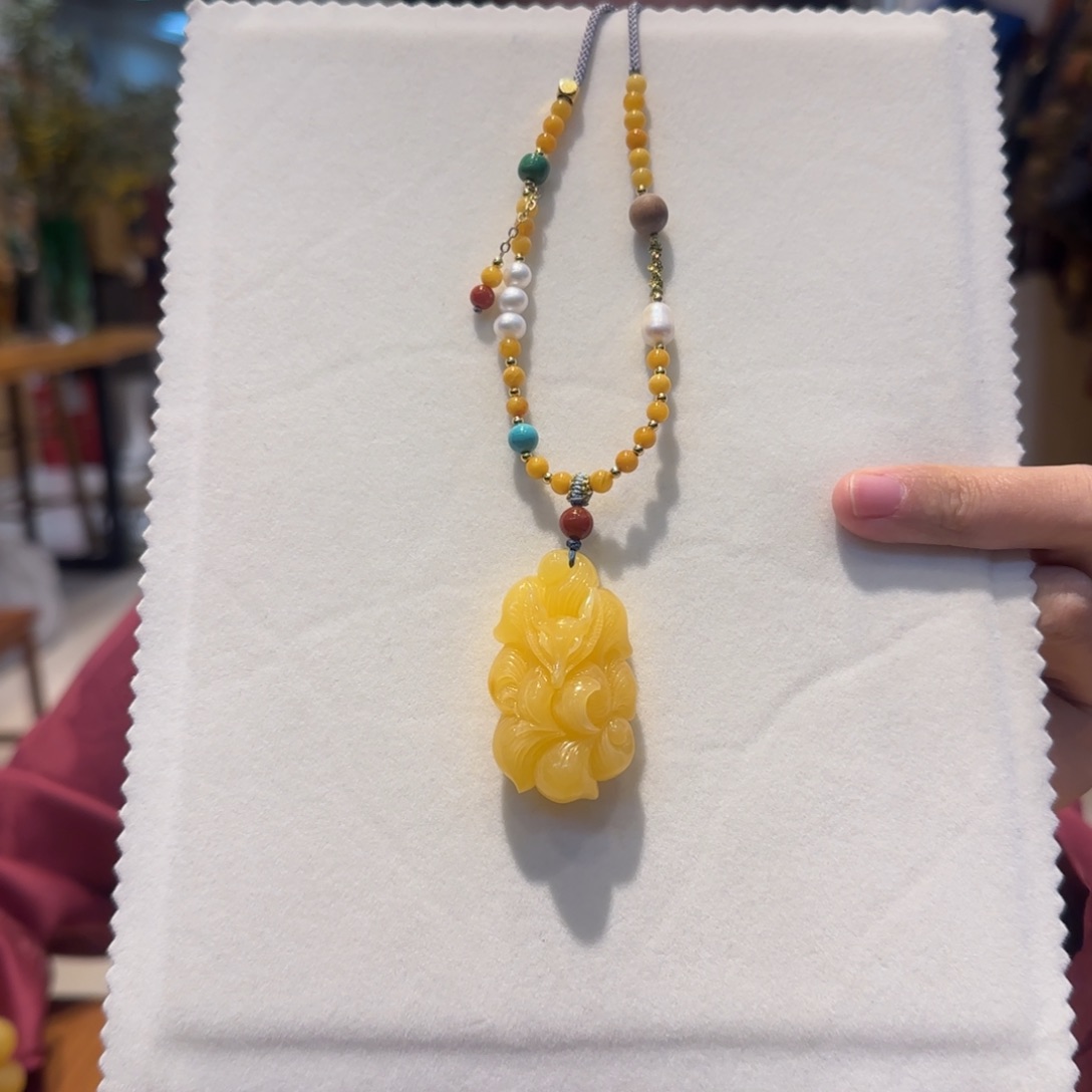 蜜蜡颈饰未镶嵌，