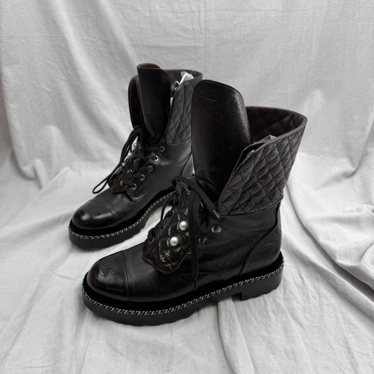 99新 Chanel/香奈儿 仔仔女鞋/38/黑色漆皮格陵纹珍珠短靴1991