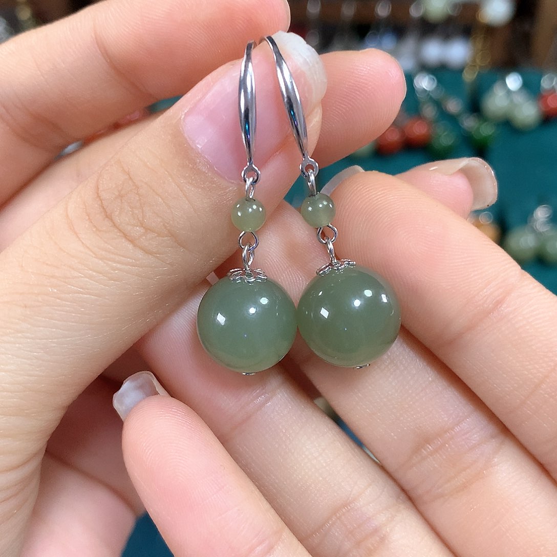 和田玉耳饰银S925镶嵌卡12mm左右晴水绿