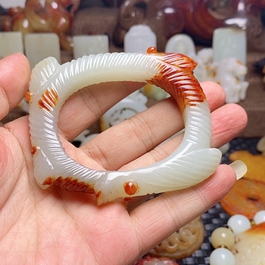 和田玉未镶嵌挂件匿**探