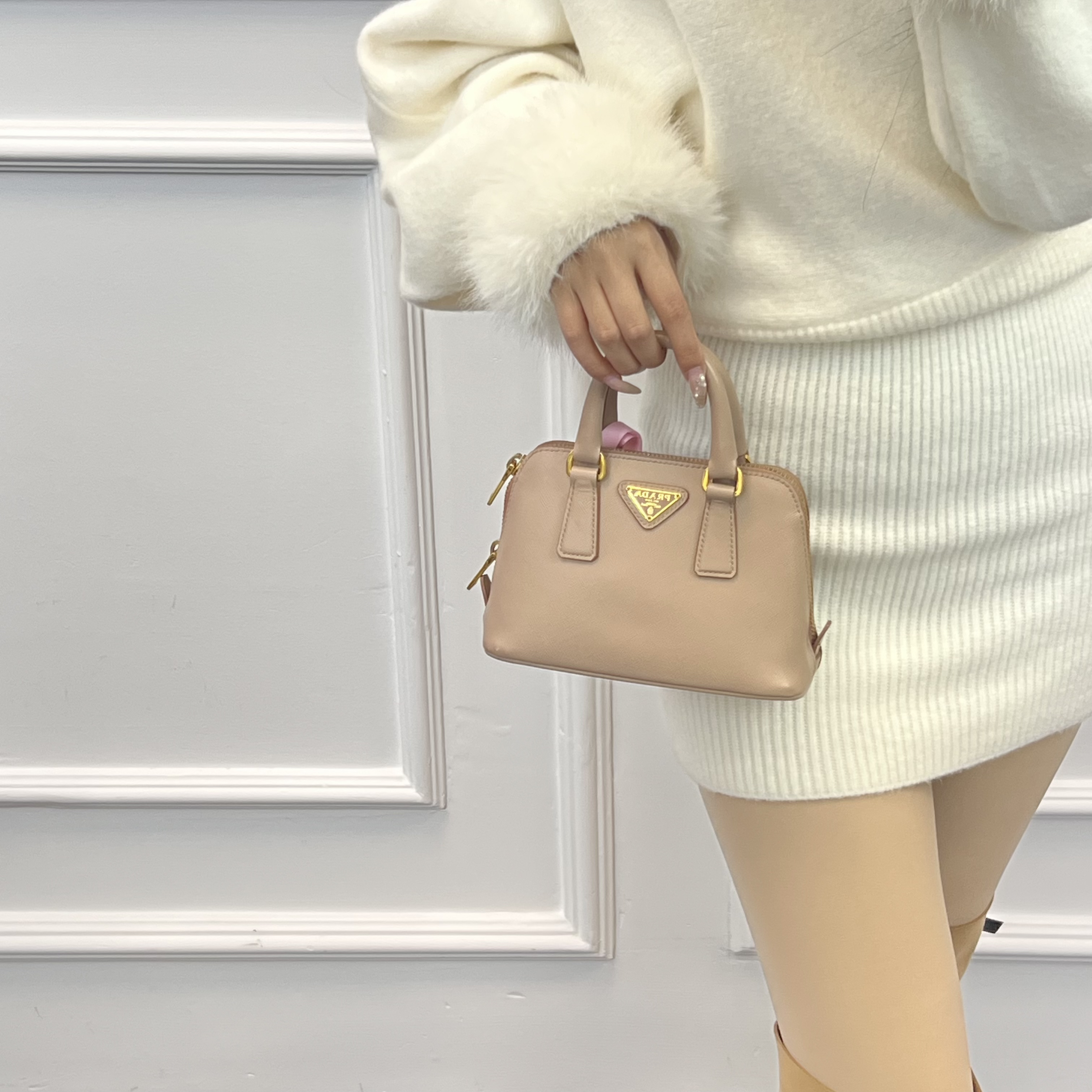 95新 Prada/普拉达  奶茶色mini贝壳包 