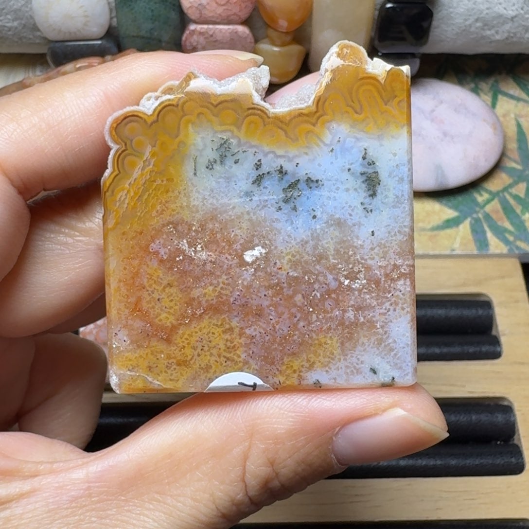 石英质玉日照金山 美景，爆闪 有纹未镶嵌