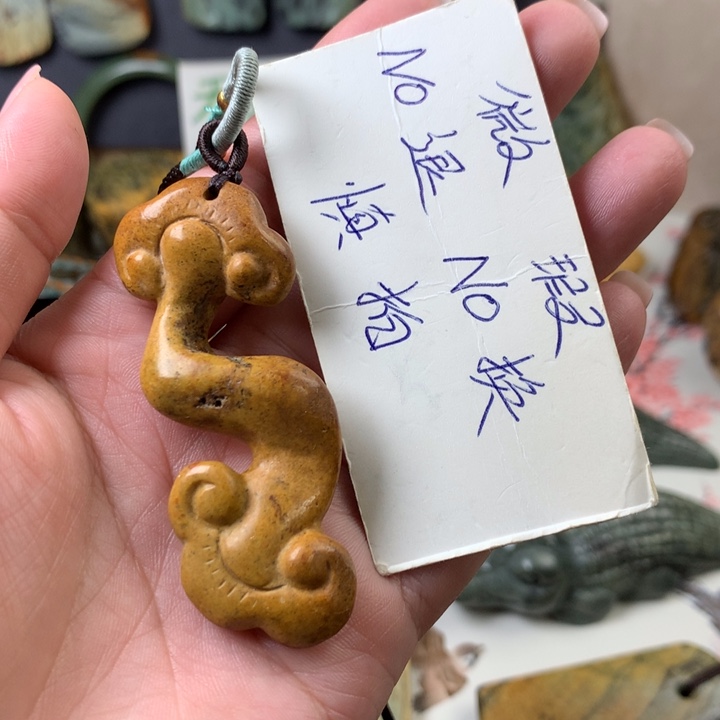 岫岩河磨玉（透闪石质玉）挂件未镶嵌