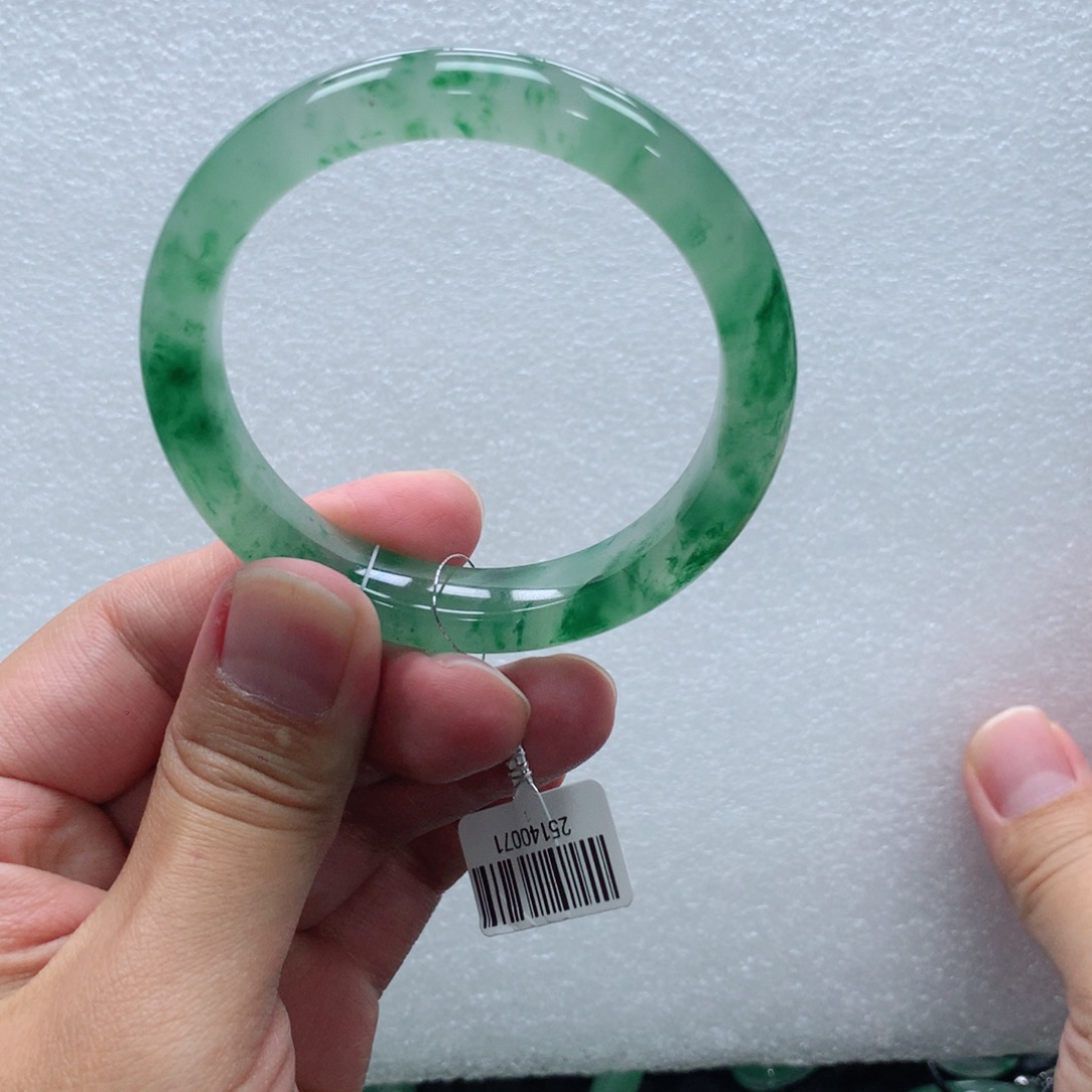 陈***五石英质玉（非洲翠）未镶嵌手镯青青56-陈