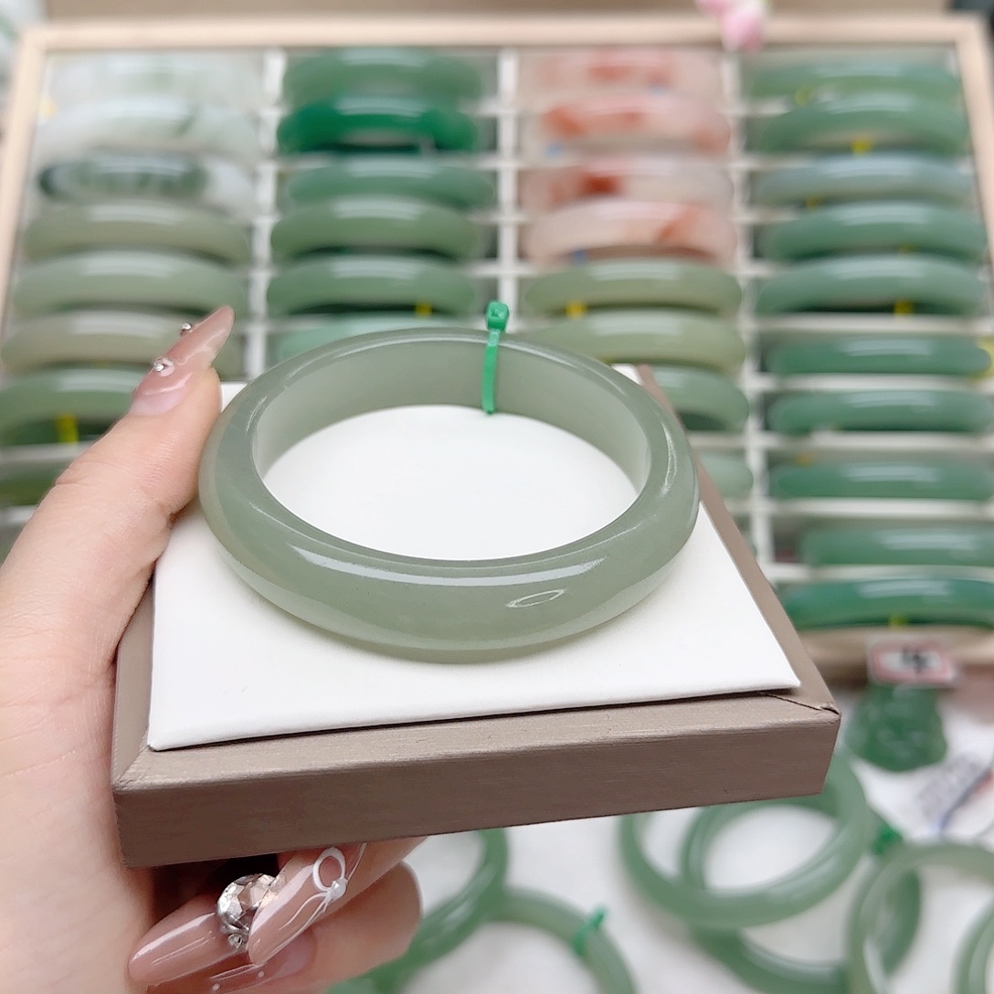 石英质玉手镯未镶嵌60口径