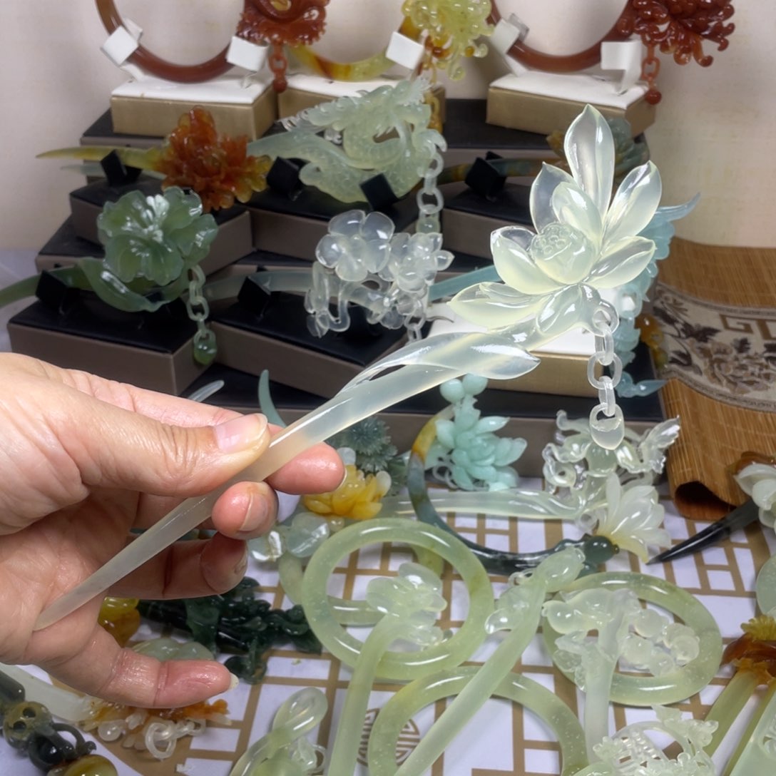 未镶嵌蛇纹石玉发饰小*猫