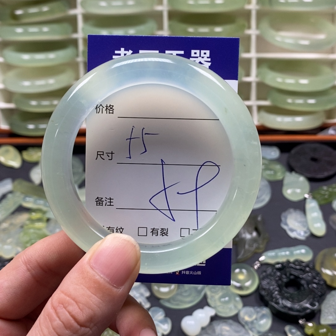 热****蛇纹石玉未镶嵌手镯