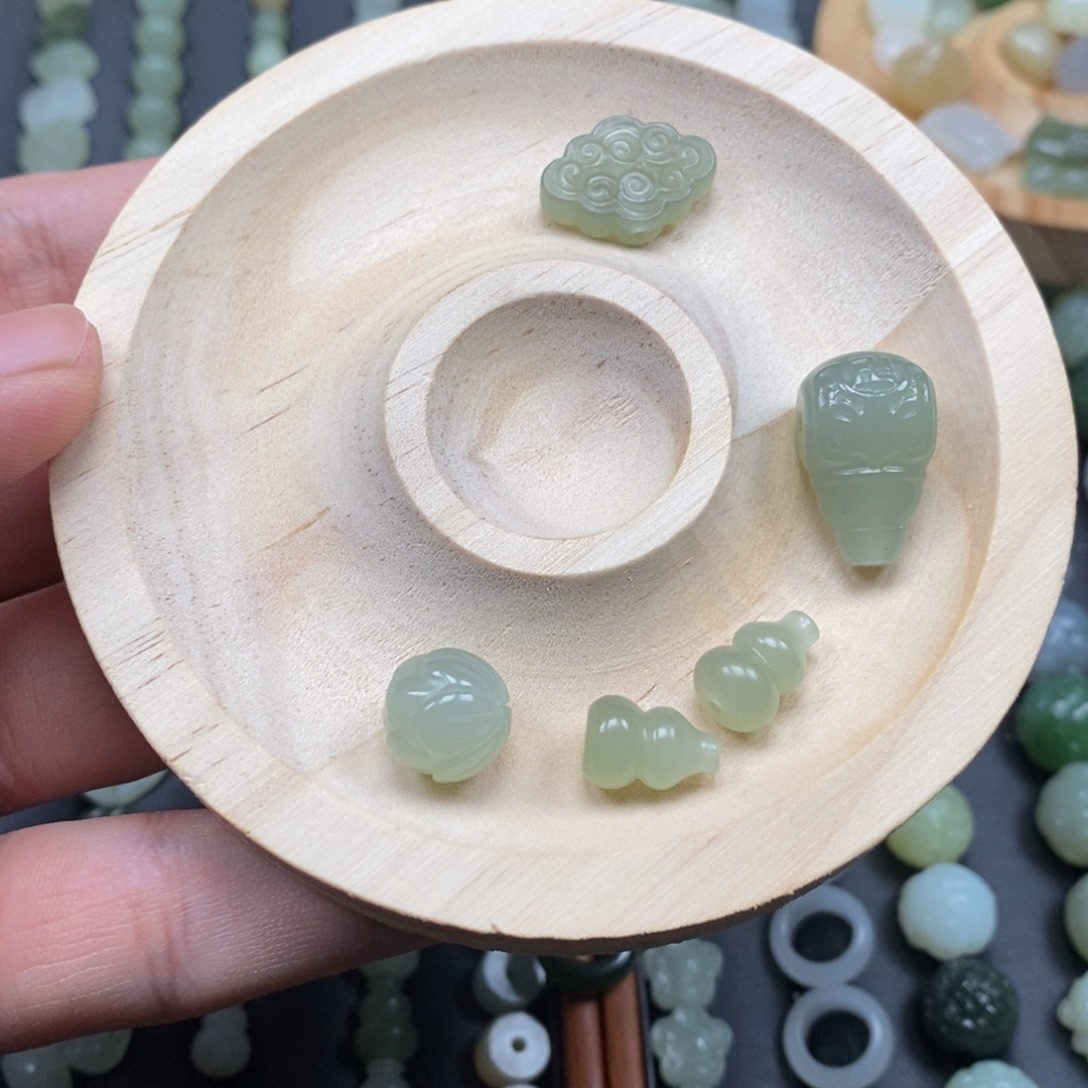 老***宋和田玉未镶嵌颈饰