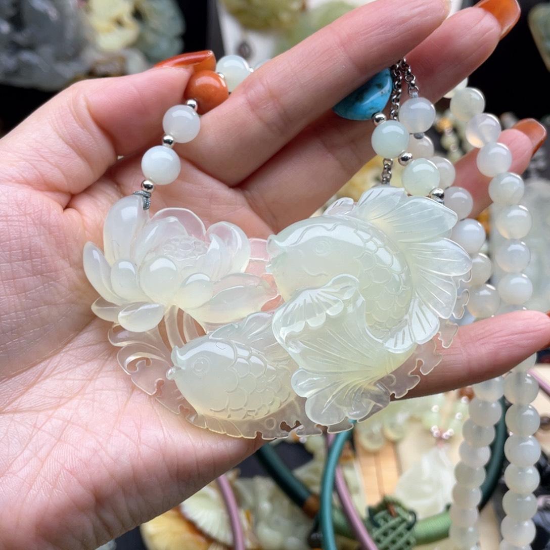 蛇纹石玉颈饰未镶嵌