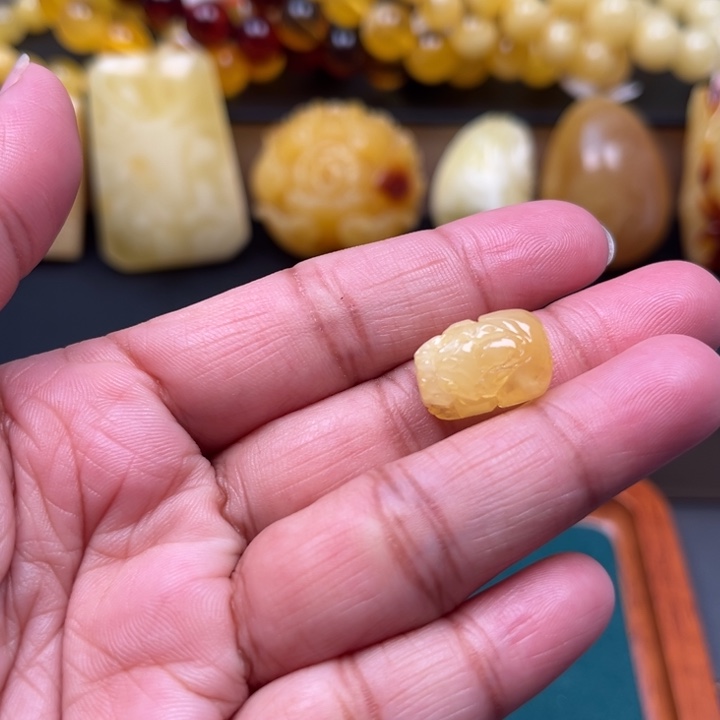 琥珀未镶嵌珠宝奇石M19号貔貅