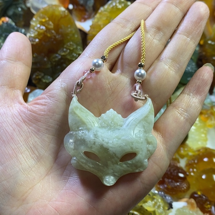 蛇纹石玉未镶嵌颈饰