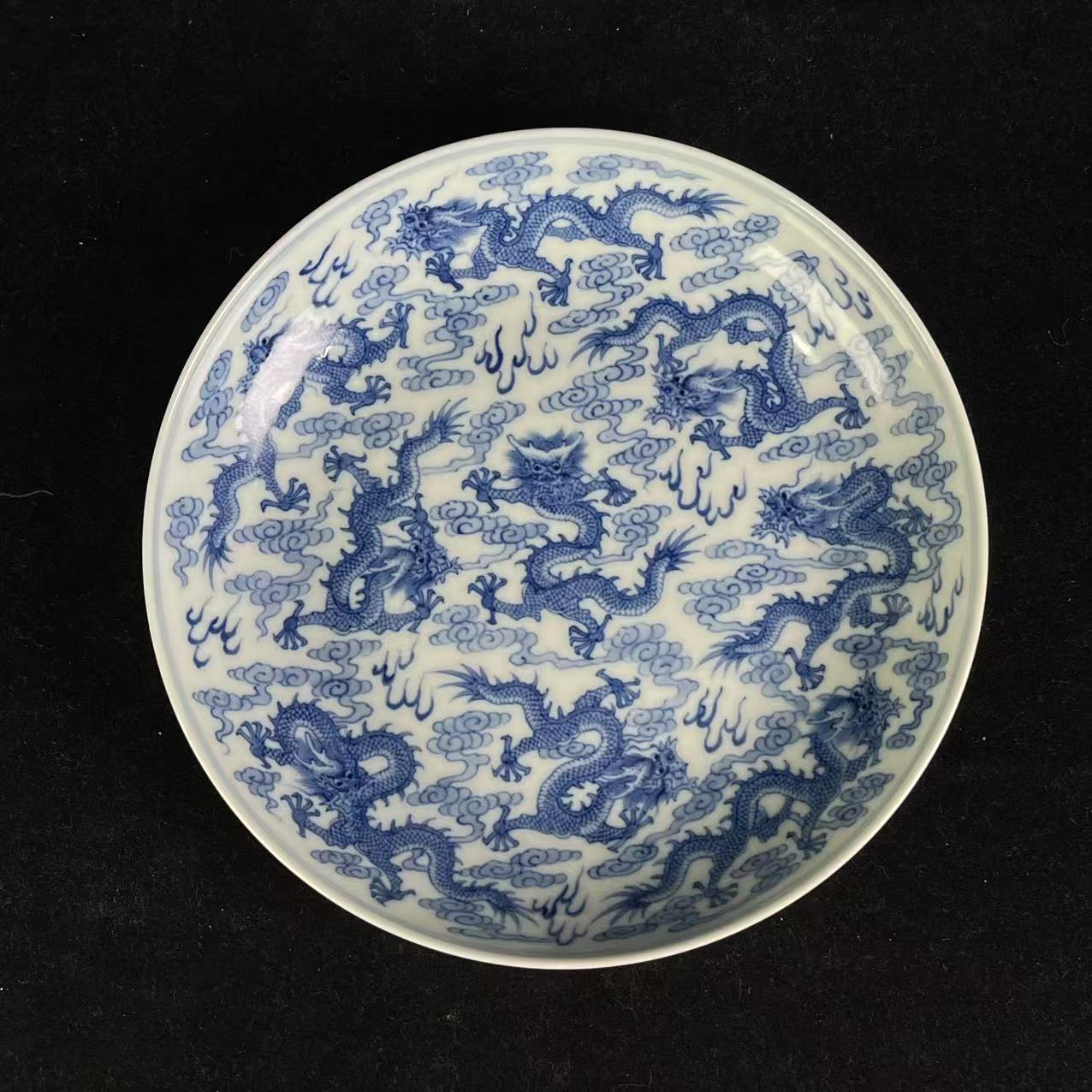 Y青花九龙纹赏盘   