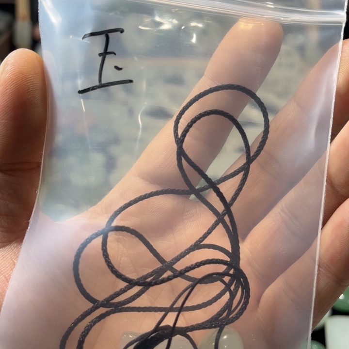 石英质玉未镶嵌颈饰