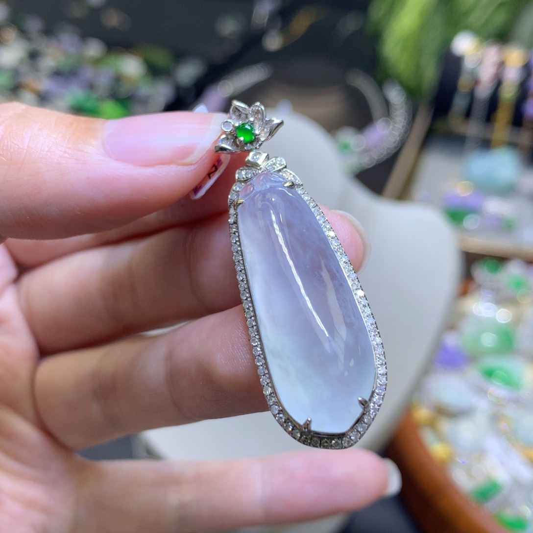 颈饰18K金镶嵌翡翠